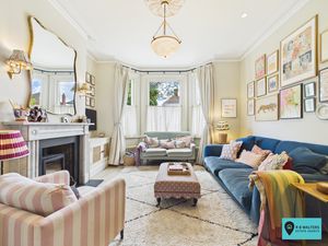 Sitting Room- click for photo gallery